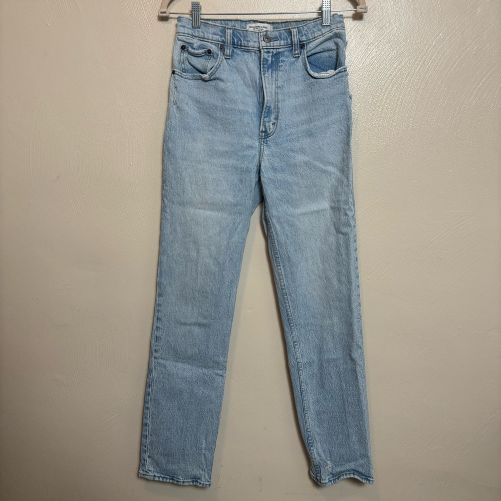 Abercrombie & Fitch Light Wash Blue Cropped Jeans